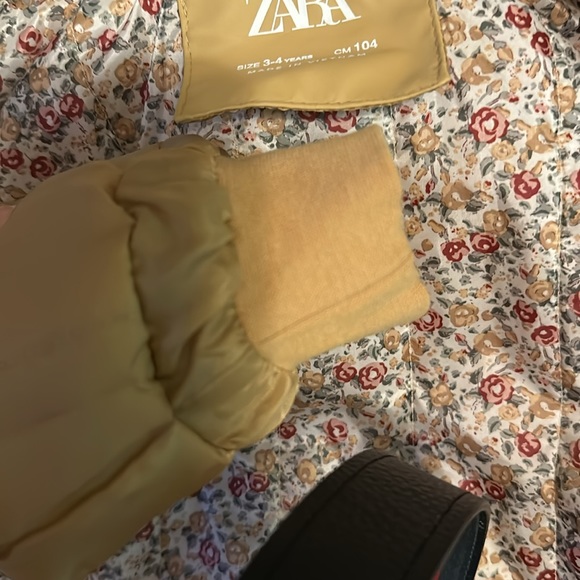 ZARA Rein coat with hood for girl. Pea color(yellow- gold) lining multi color. - Picture 4 of 5